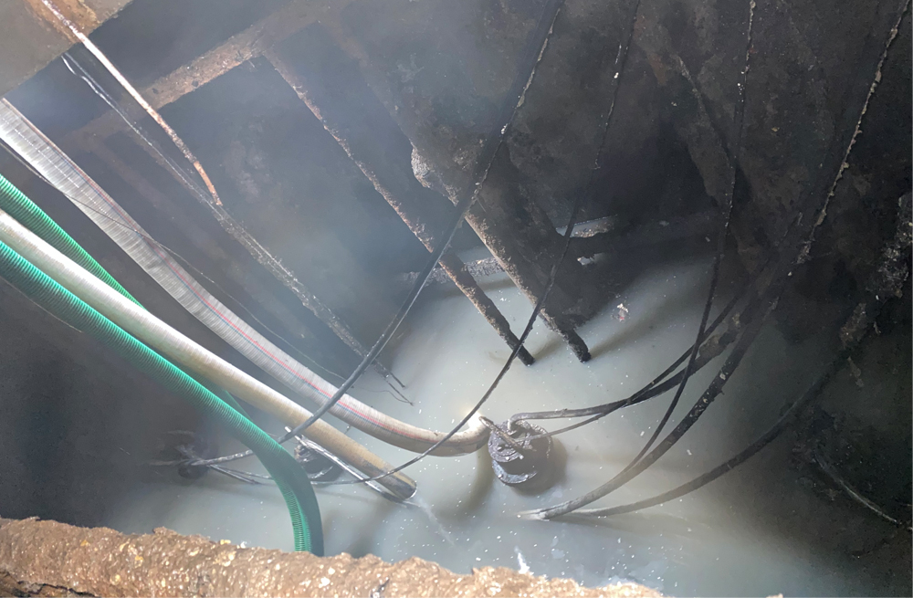 272紫鑫城商城污水池清运